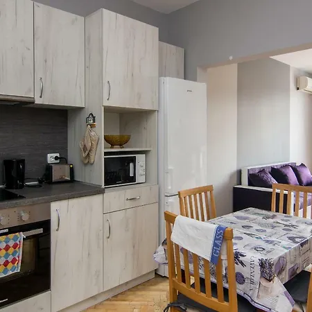 Apartamento Zhakler - Top Center Opposite Starbucks *